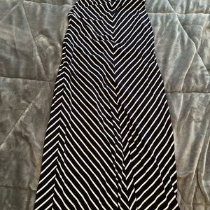 White/Navy maxi skirt —- small